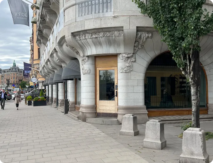 Fasaden på Rosaceaspecialisten Östermalm